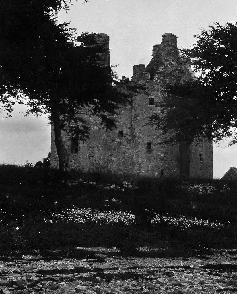 Dundarave Castle